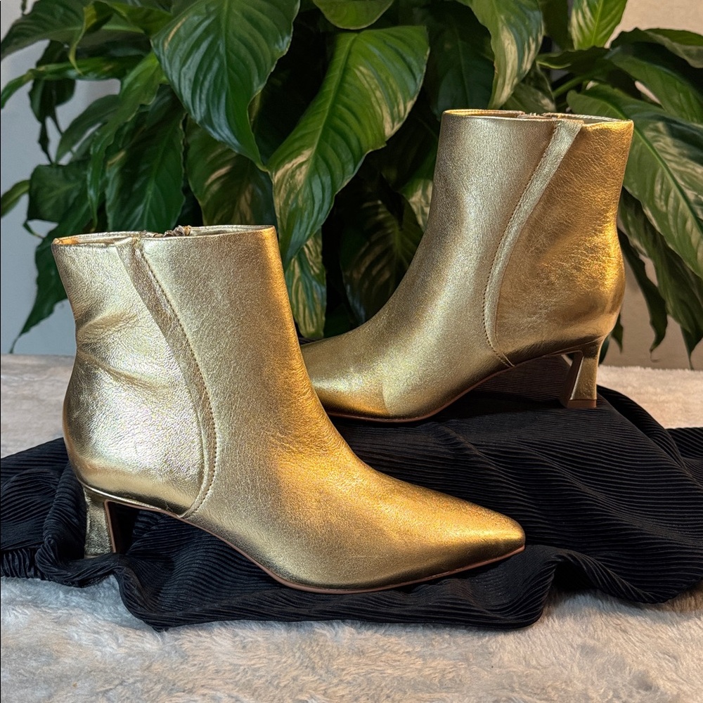 Naturalizer Deesha Leather Gold Side Zip Ankle Bootie - Women's 6.5